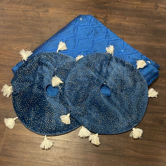 3 Tree Skirts Blue - Picture 3 of 4